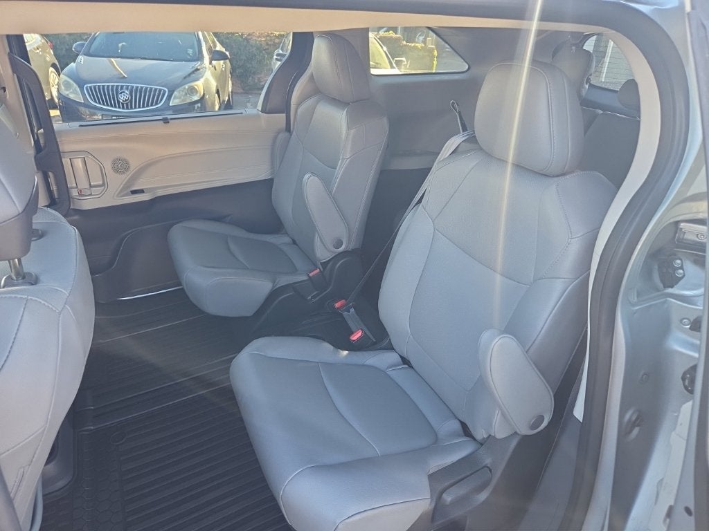 2024 Toyota Sienna XLE 8 Passenger