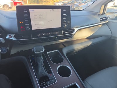 2024 Toyota Sienna XLE 8 Passenger