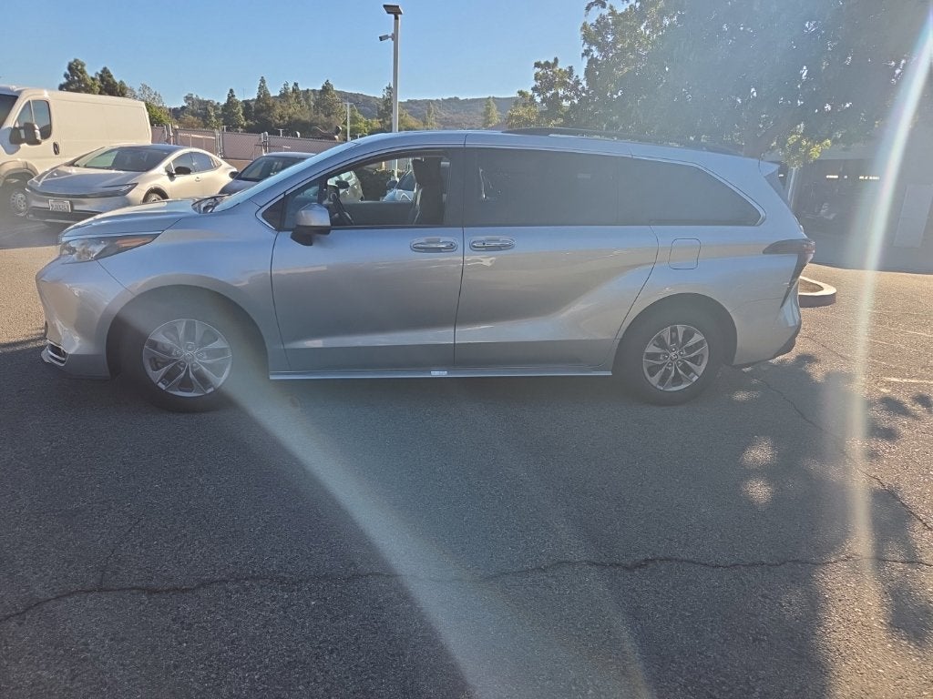 2024 Toyota Sienna XLE 8 Passenger
