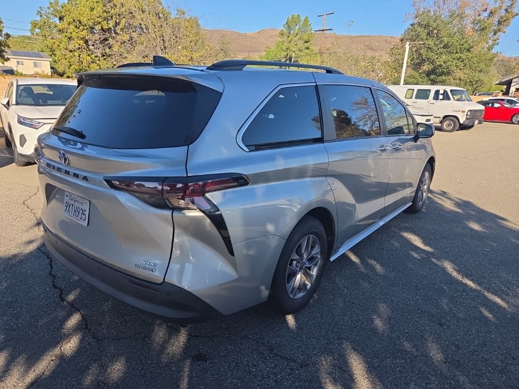 2024 Toyota Sienna XLE 8 Passenger