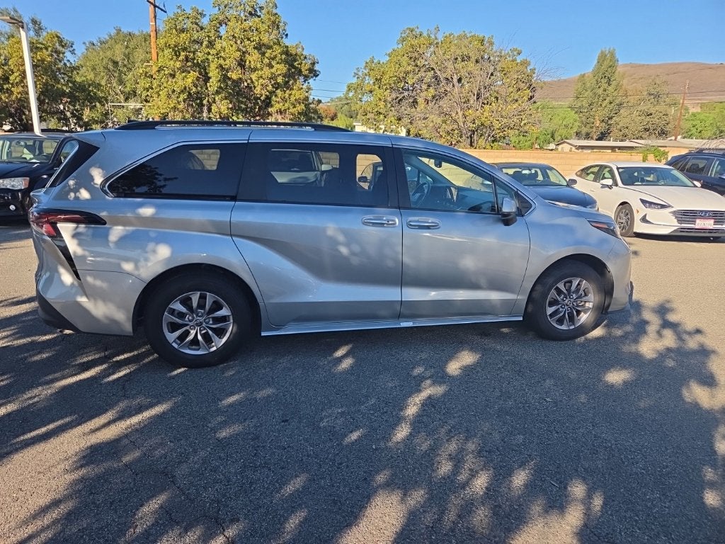 2024 Toyota Sienna XLE 8 Passenger
