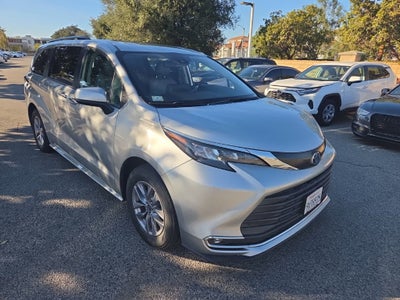 2024 Toyota Sienna XLE 8 Passenger