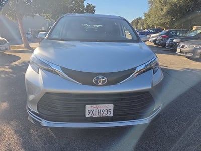 2024 Toyota Sienna XLE 8 Passenger