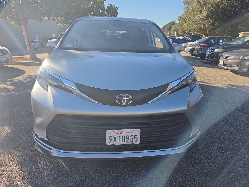2024 Toyota Sienna XLE 8 Passenger