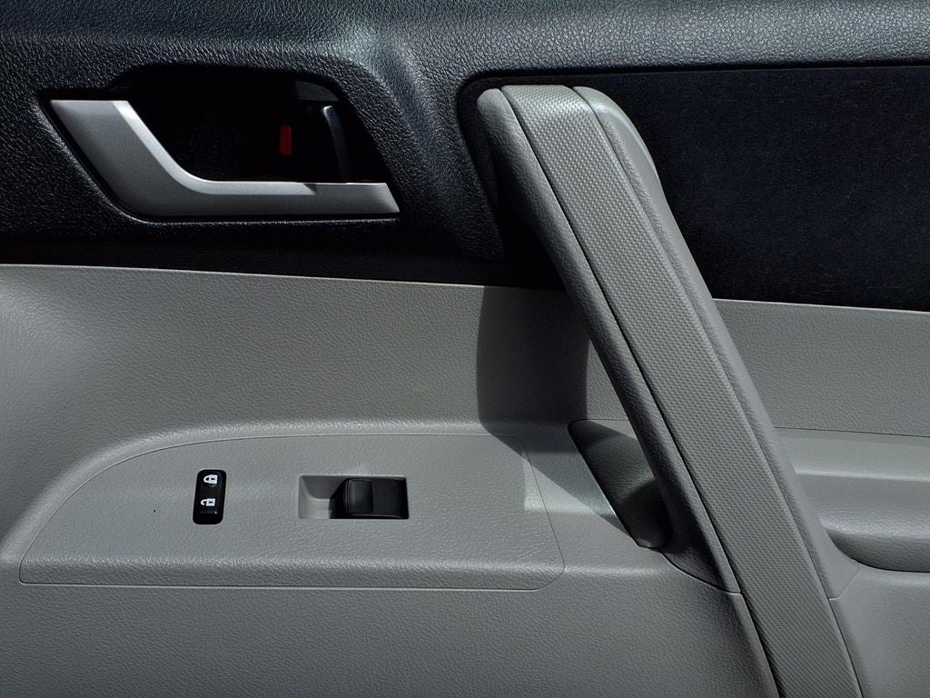 2012 Toyota Highlander Base