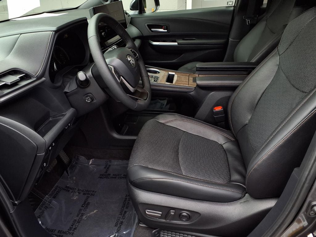 2025 Toyota Sienna Limited 7 Passenger