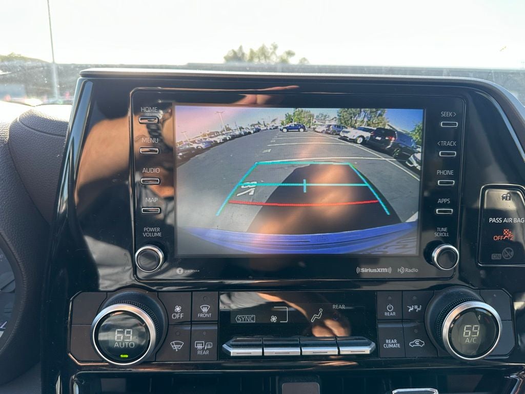 2022 Toyota Highlander LE