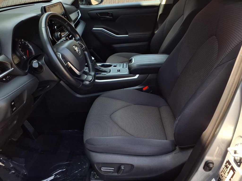 2022 Toyota Highlander LE