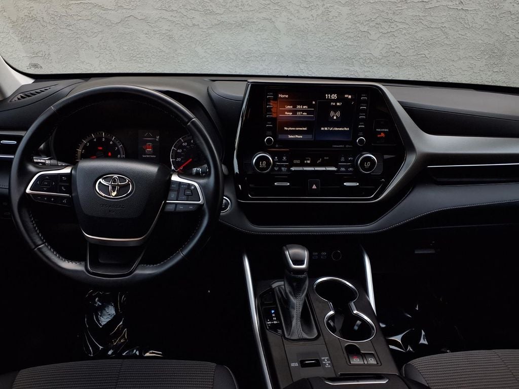 2022 Toyota Highlander LE
