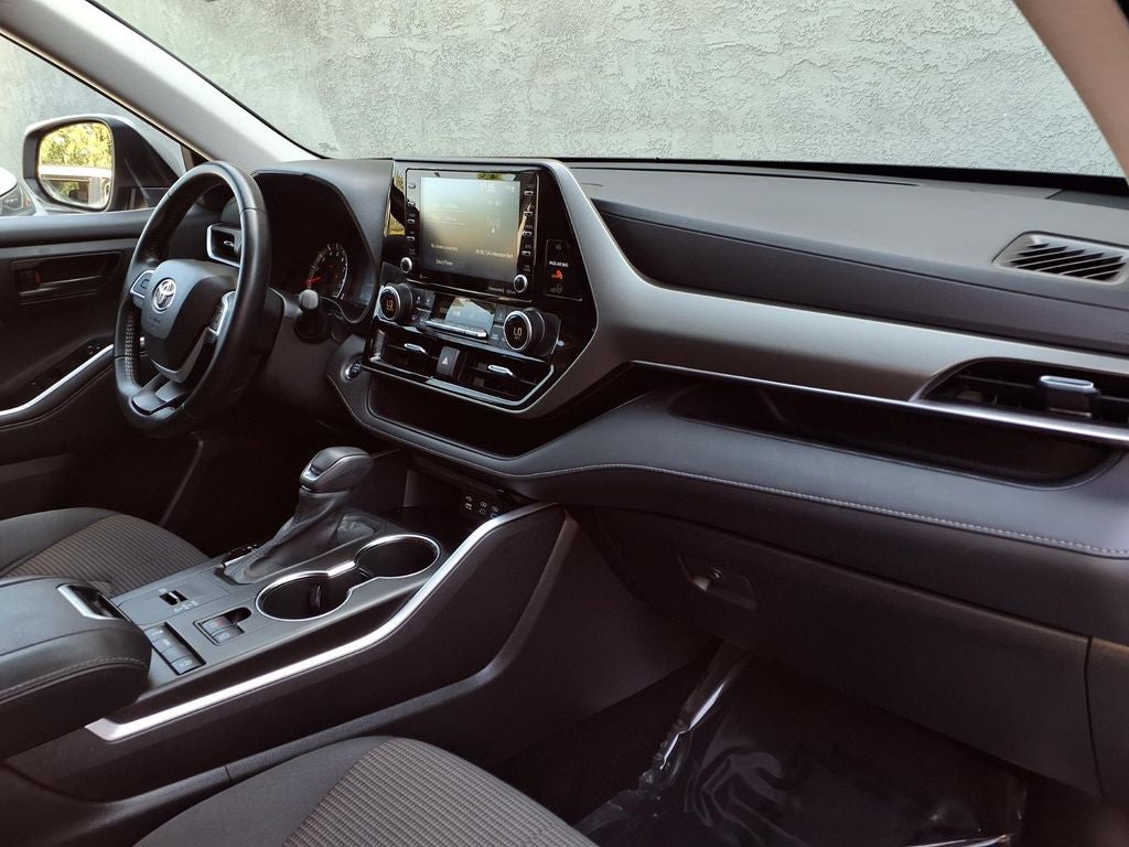 2022 Toyota Highlander LE