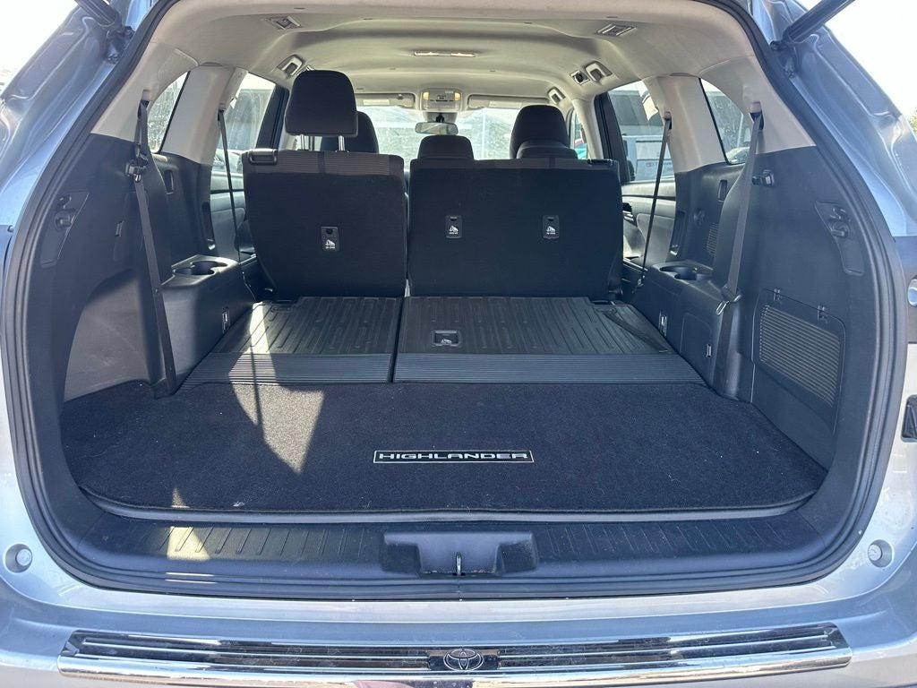 2022 Toyota Highlander LE