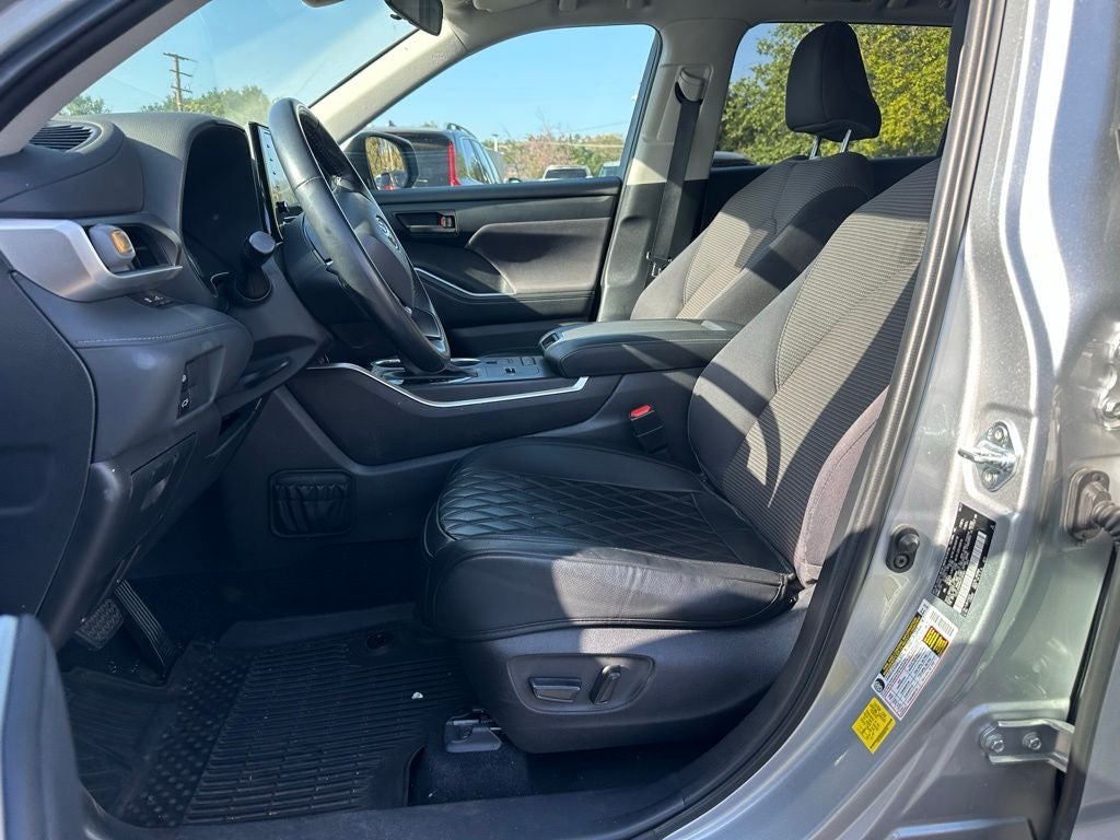 2022 Toyota Highlander LE