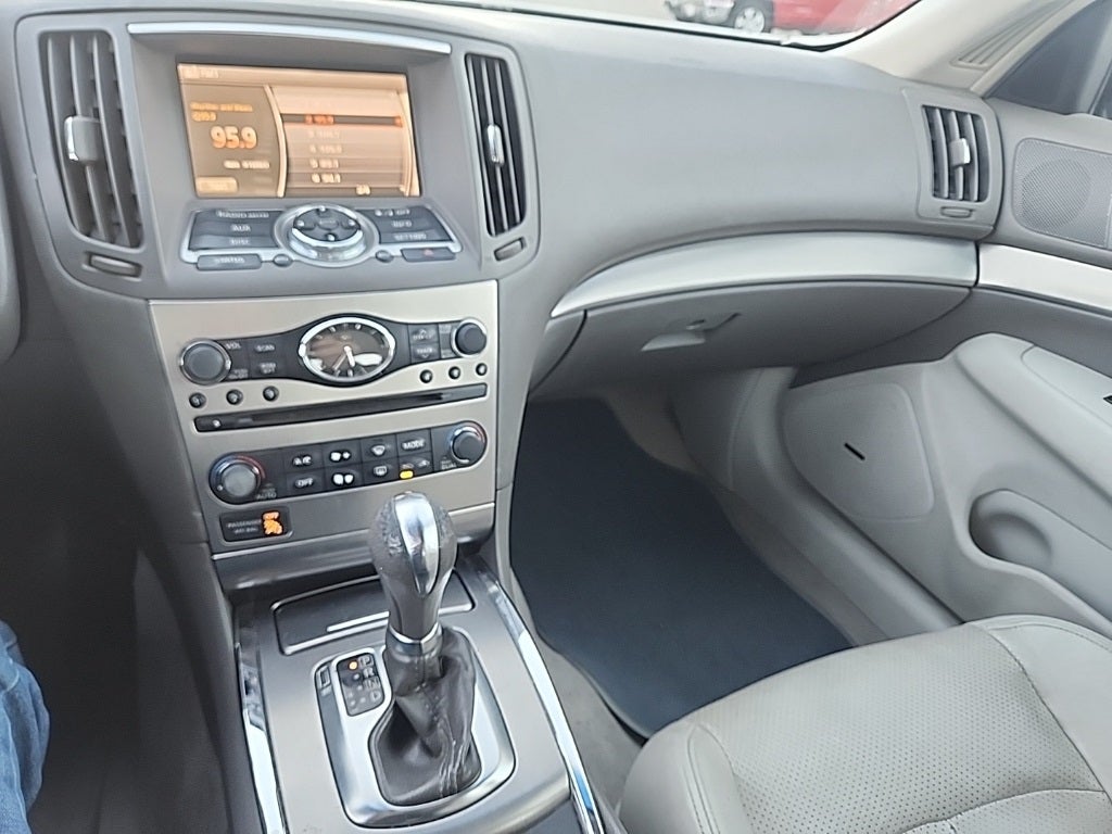 2011 INFINITI G37 Journey