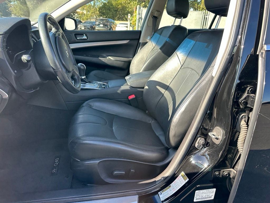 2015 INFINITI Q40 Base