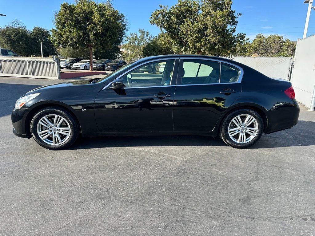 2015 INFINITI Q40 Base