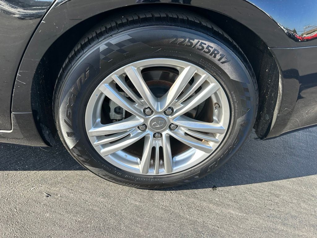 2015 INFINITI Q40 Base