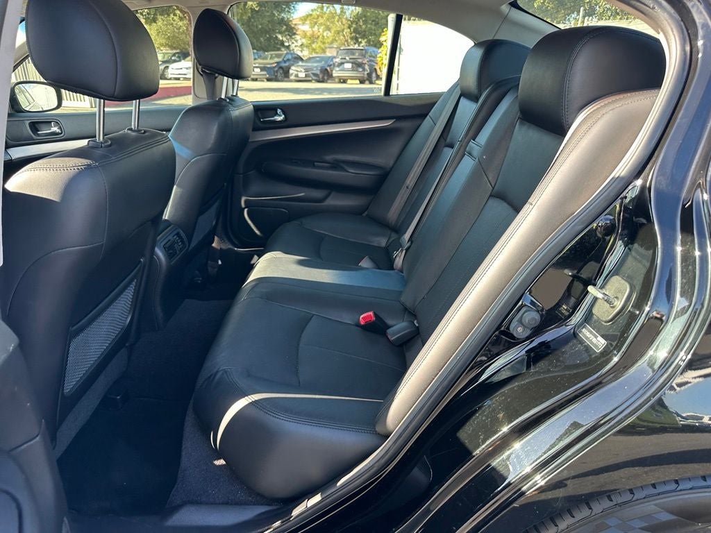 2015 INFINITI Q40 Base