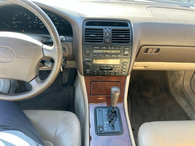 1996 Lexus LS 400