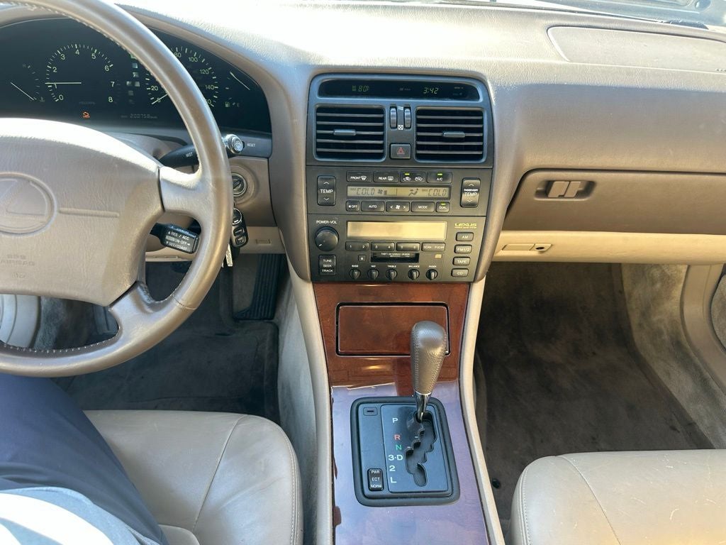 1996 Lexus LS 400