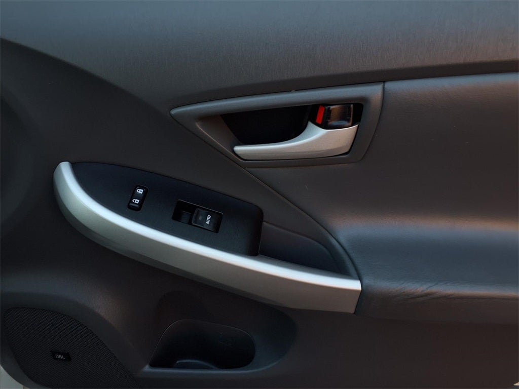 2010 Toyota Prius IV Solar Roof Package