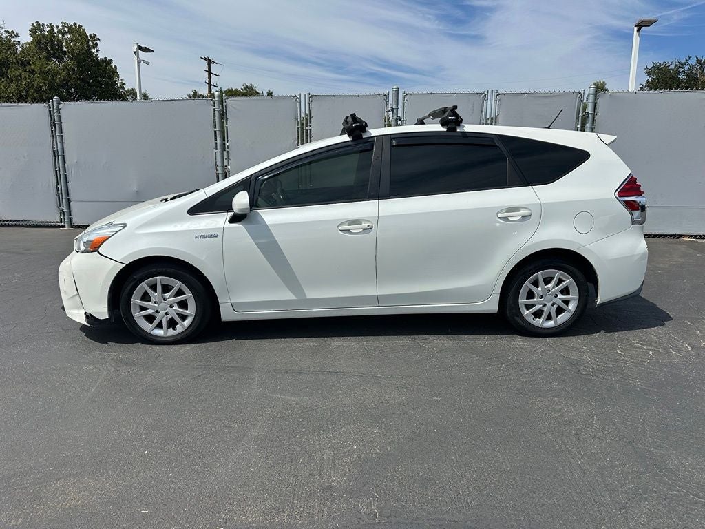 2016 Toyota Prius v Three