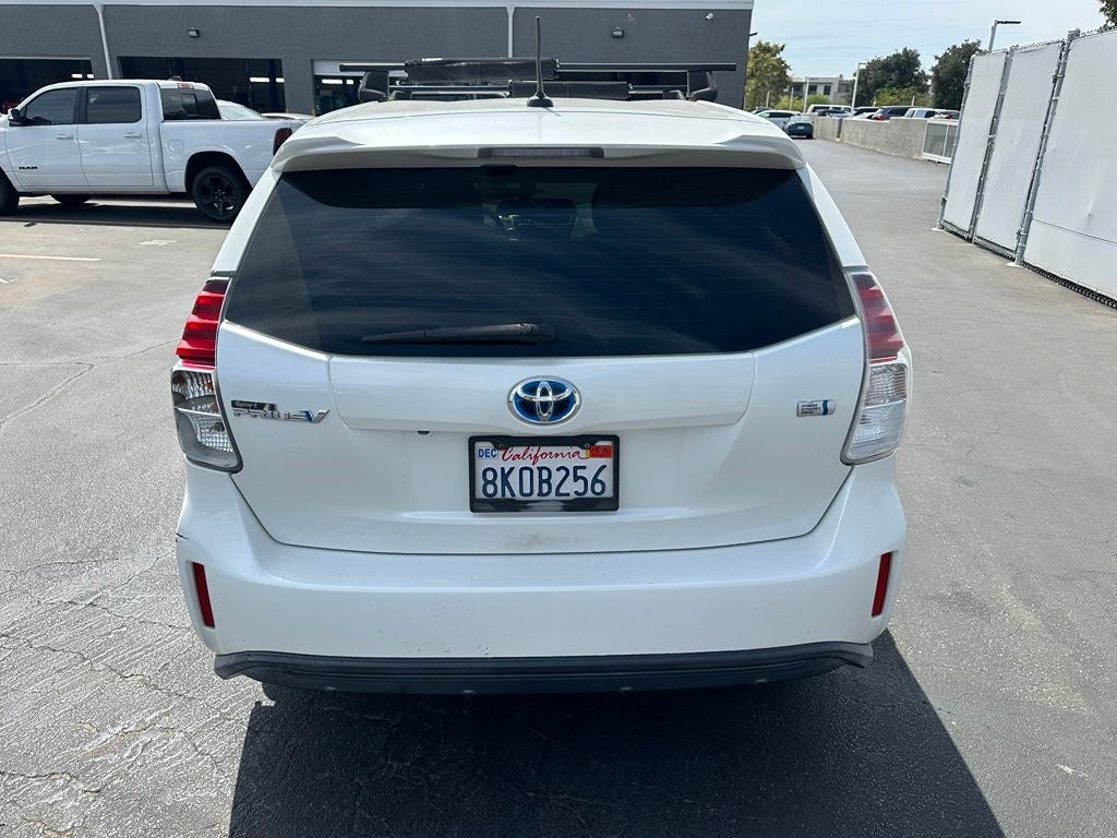 2016 Toyota Prius v Three