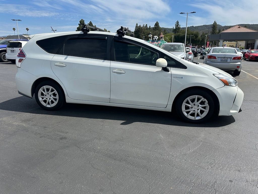 2016 Toyota Prius v Three