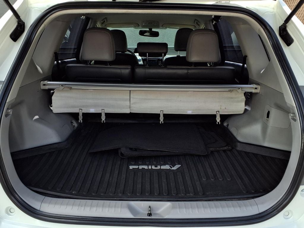 2017 Toyota Prius v Four