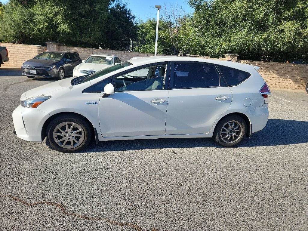 2017 Toyota Prius v Four