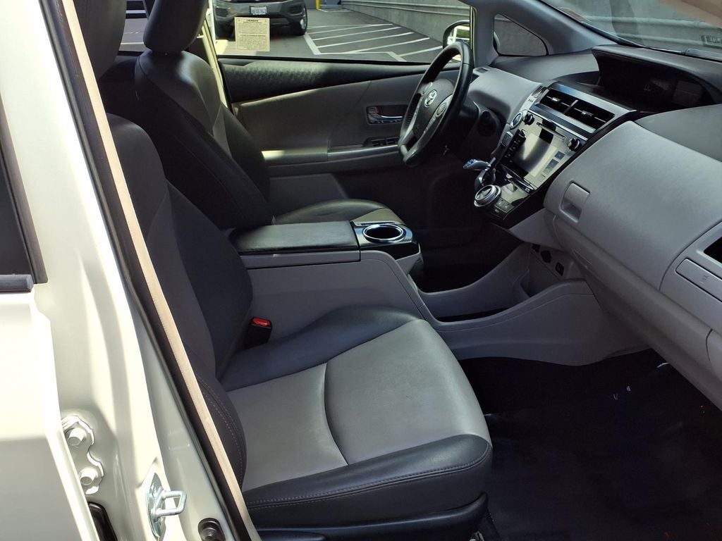 2017 Toyota Prius v Four