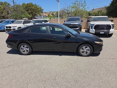 2024 Hyundai Elantra SE