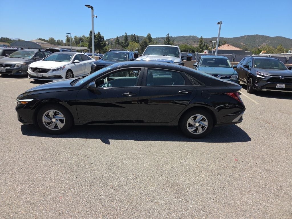 2024 Hyundai Elantra SE