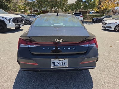 2024 Hyundai Elantra SE