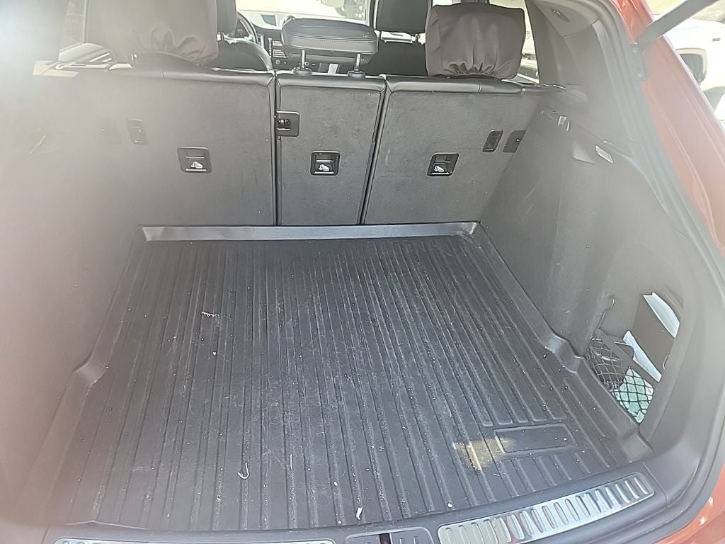 2022 Porsche Macan Base