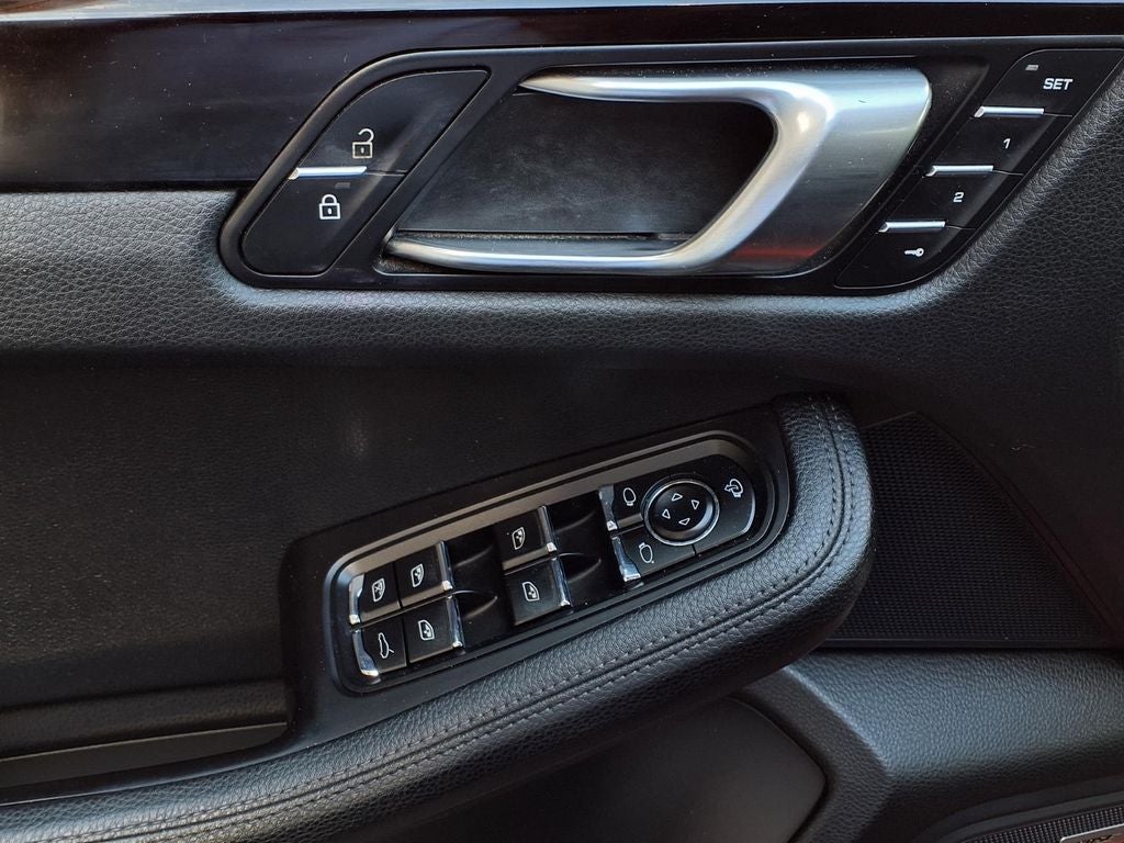 2022 Porsche Macan Base