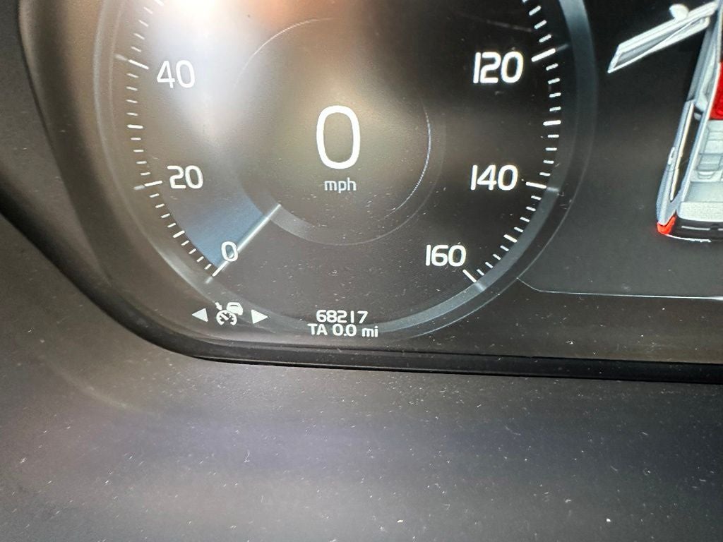 2021 Volvo XC60 T5 Momentum