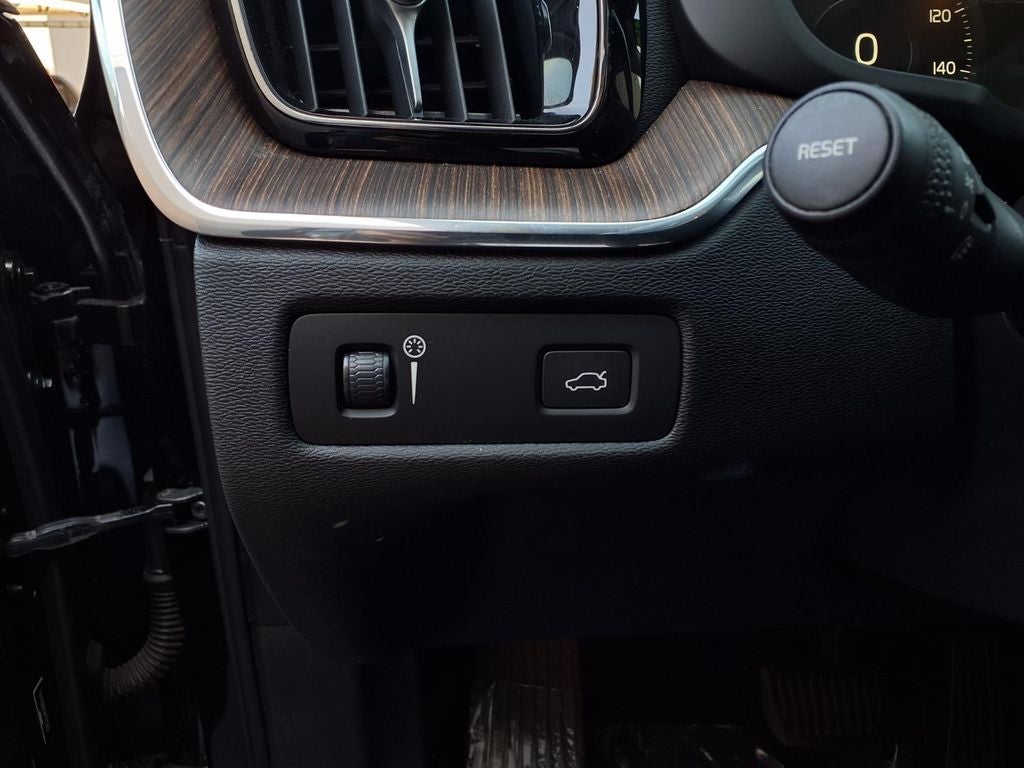 2021 Volvo XC60 T5 Momentum