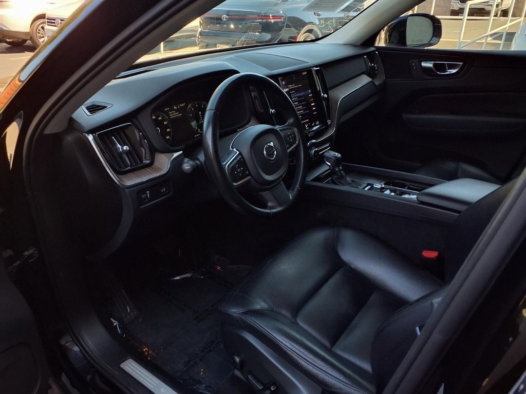 2021 Volvo XC60 T5 Momentum