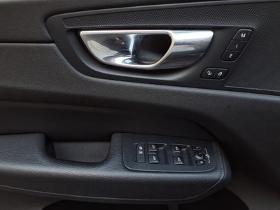 2021 Volvo XC60 T5 Momentum