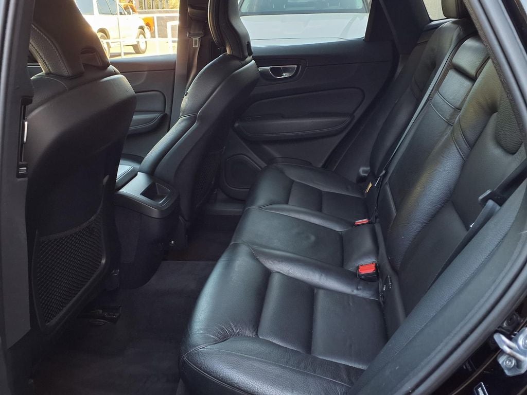 2021 Volvo XC60 T5 Momentum