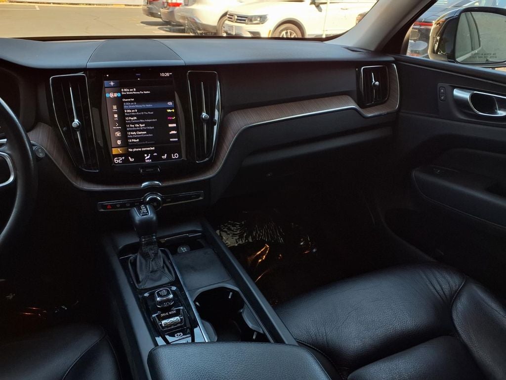 2021 Volvo XC60 T5 Momentum
