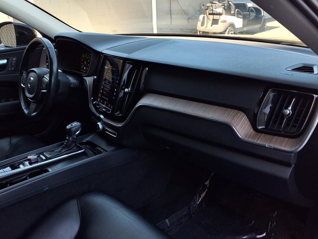 2021 Volvo XC60 T5 Momentum