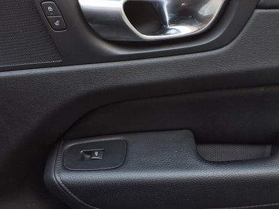 2021 Volvo XC60 T5 Momentum