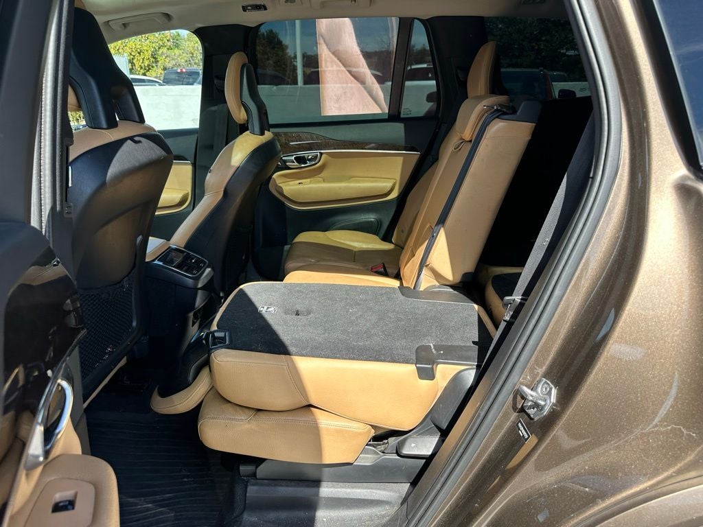 2016 Volvo XC90 T6 Momentum