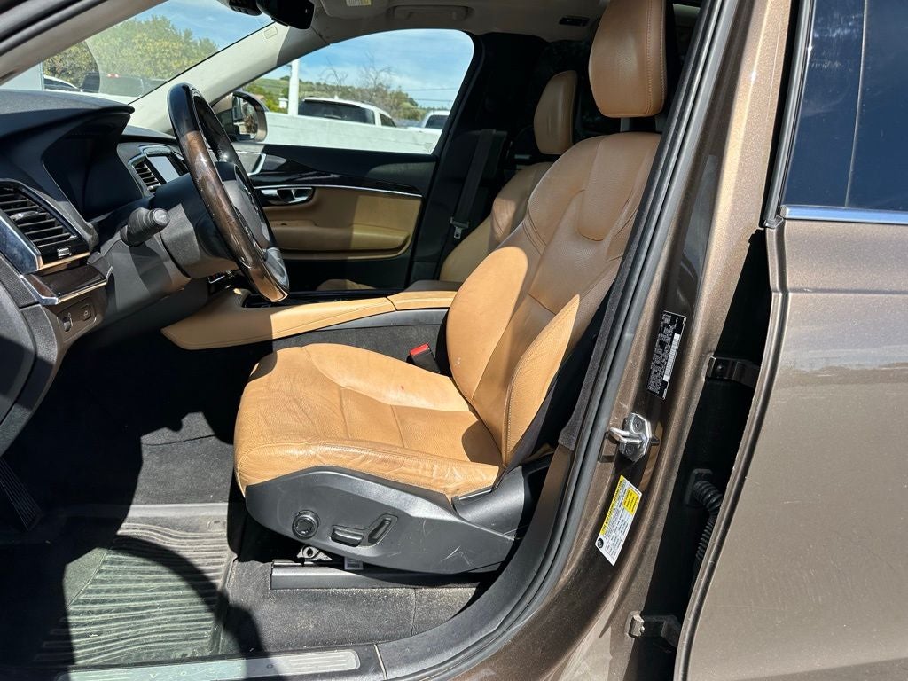 2016 Volvo XC90 T6 Momentum