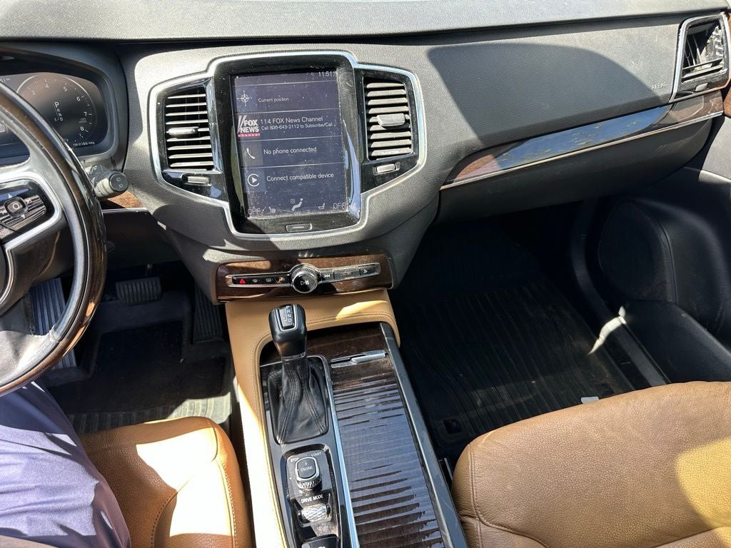 2016 Volvo XC90 T6 Momentum