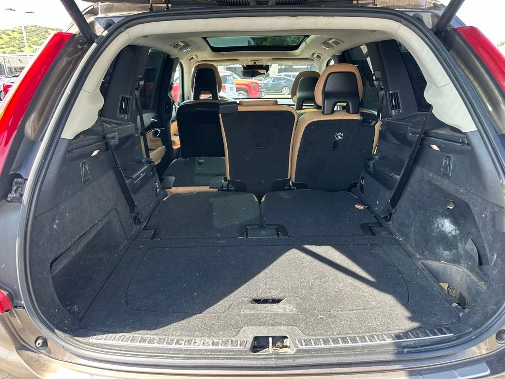 2016 Volvo XC90 T6 Momentum