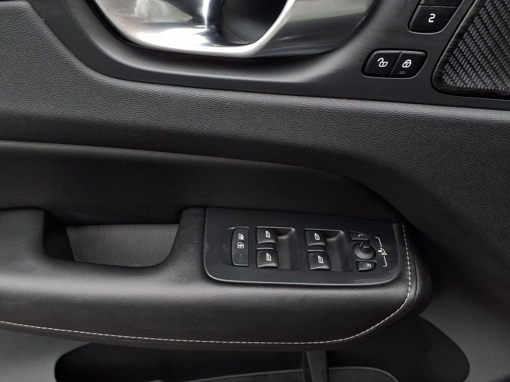 2023 Volvo XC60 Recharge Plug-In Hybrid Ultimate