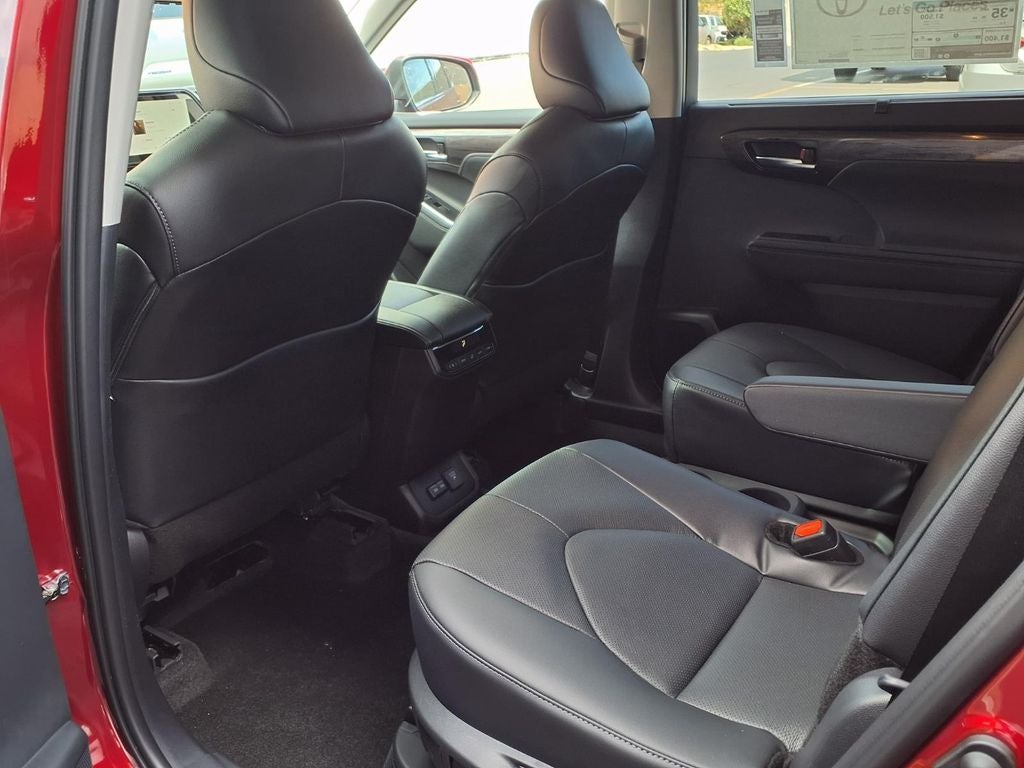 2026 Toyota Highlander Hybrid Limited